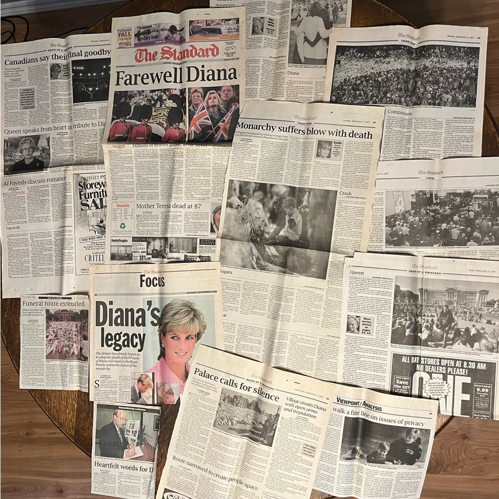 Large Royal Family Collection - Picture 2 of 13